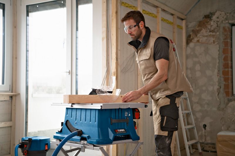 18v table saw outlet