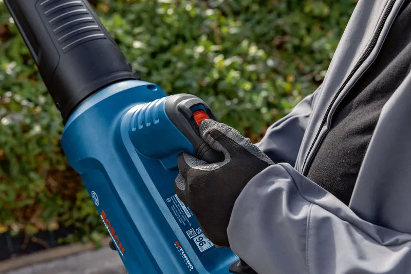 GBL 18V-750 A person wearing safety equipment operates a cordless leaf blower outdoors.