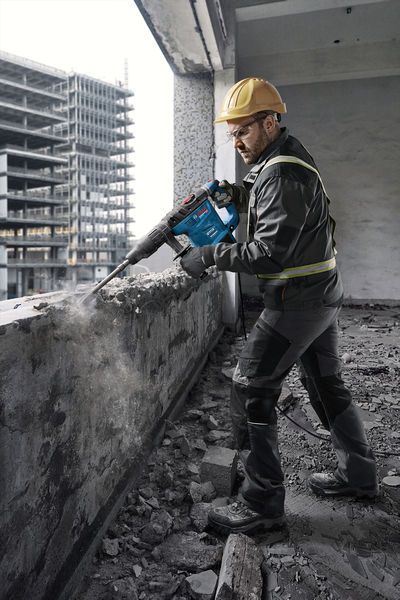 Bosch GBH 6-42 rotary hammer breaking concrete.