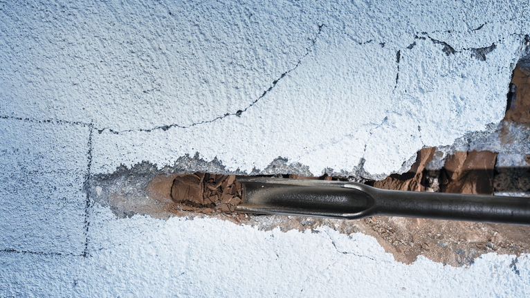 PRO SDS max Hollow Gouging Chisel, 26 x 300 mm Chisel tool breaking through plaster on a wall.