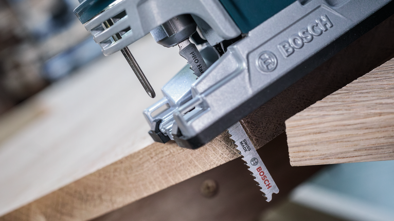 PRO Hardwood clean T101BF Jigsaw Blade, 100 mm, 5 pcs A power jigsaw cutting through a wooden board.
