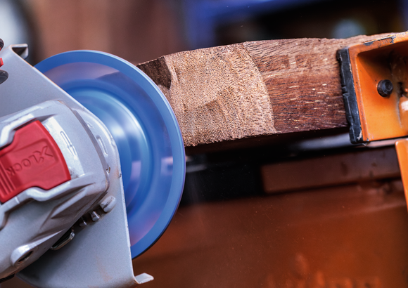 Object #200557587: 7425288_APP_CLOSE_3 Bosch X-Lock abrasive disc sanding rough wood.