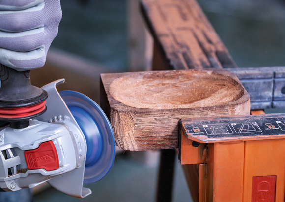 Object #200557591: 7425288_APP_CLOSE_6 Bosch X-Lock angle grinder shaping wood.