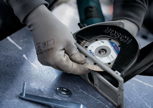 Bosch PRO Hard Ceramic Diamond Cutting Disc installation.