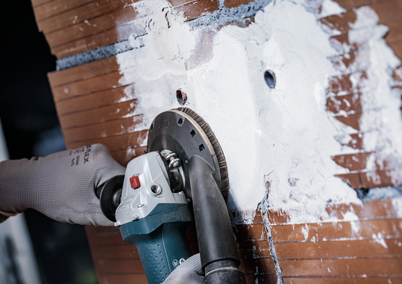 Object #200573497: 7743905_app_close_3 Bosch diamond grinding disc smoothing wall surface.