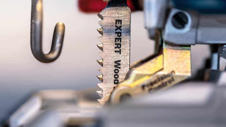EXPERT ‘Wood 2-side clean’ T 308 B Jigsaw Blade 5-pc Jigsaw blade labeled for wood cutting clamped into a power tool.